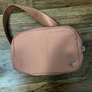 Lulu lemon everywhere belt bag